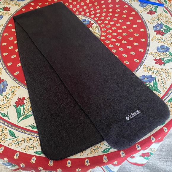 Columbia Sportswear Company I Unisex Charcoal Fleece Scarf - Picture 12 of 14